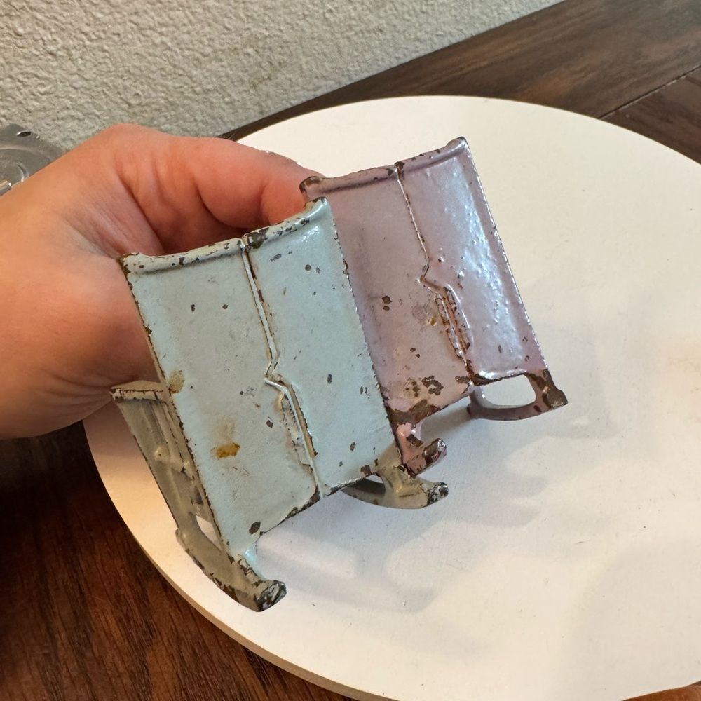 Set of 2 Kilgore Cast Iron Dollhouse Rocking Chairs, Depression Era Toys, Arcade - Picture 3 of 8